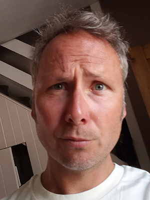 Bildet kan inneholde: kinn, øyenbryn, panne, hud, kjeve.